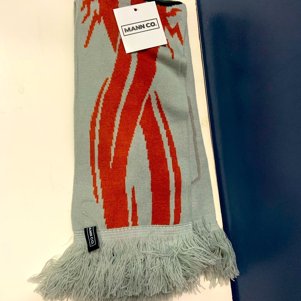 Team Fortress 2 Mann Co "Medic' Scarf NWT